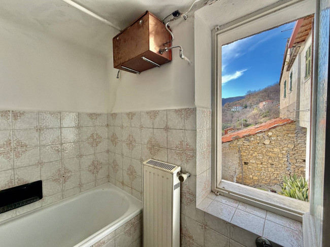 Casa Semindipendente in vendita a Aquila d'Arroscia