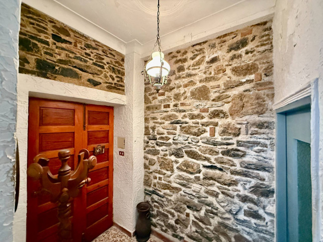 Casa Semindipendente in vendita a Aquila d'Arroscia