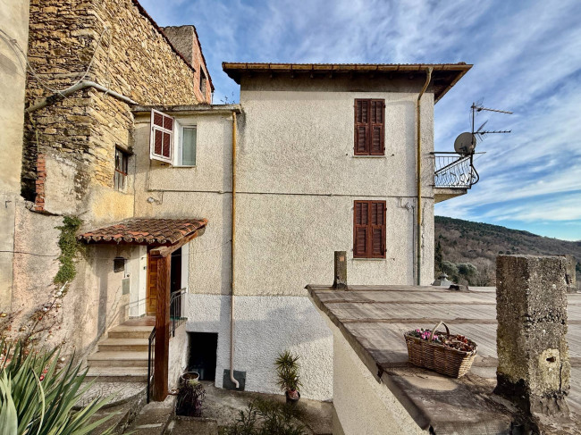 Casa Semindipendente in vendita a Aquila d'Arroscia