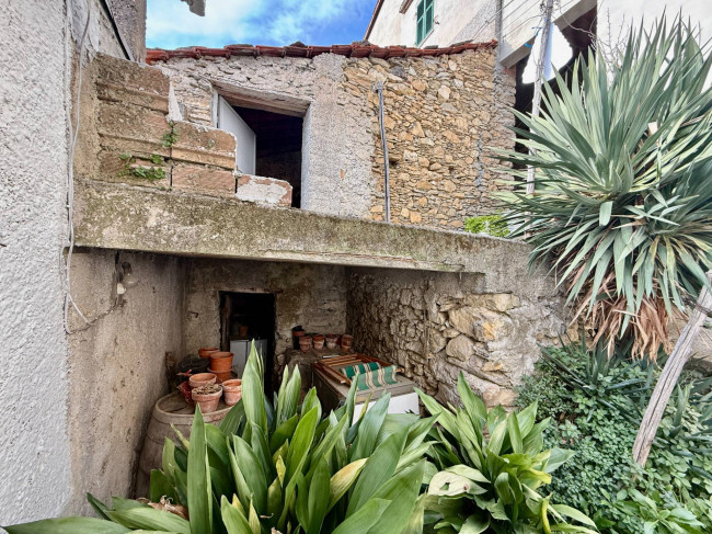 Casa Semindipendente in vendita a Aquila d'Arroscia