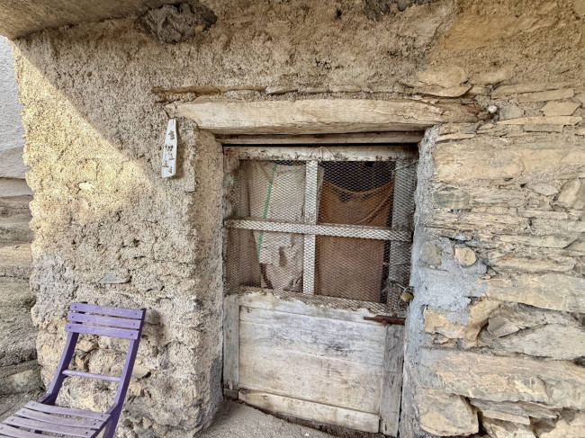 Casa Semindipendente in vendita a Aquila d'Arroscia