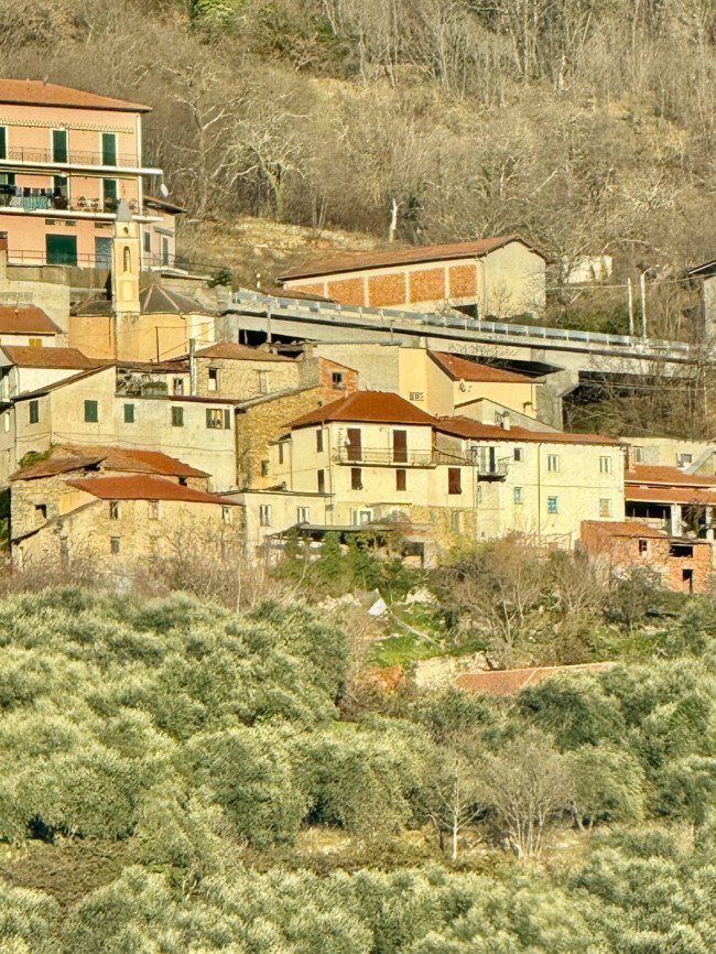 Casa Semindipendente in vendita a Aquila d'Arroscia