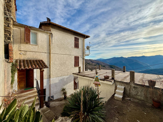 Casa Semindipendente in vendita a Aquila d'Arroscia