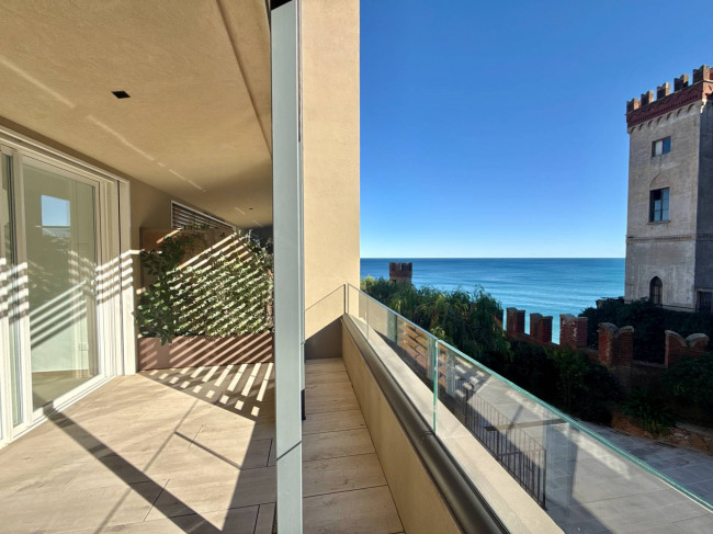 Bilocale Vista Mare in vendita a Borghetto Santo Spirito