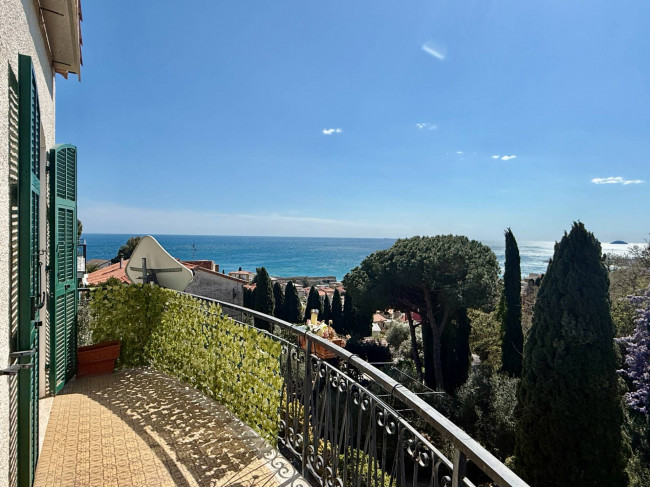 Villa zu verkaufen in Pietra Ligure
