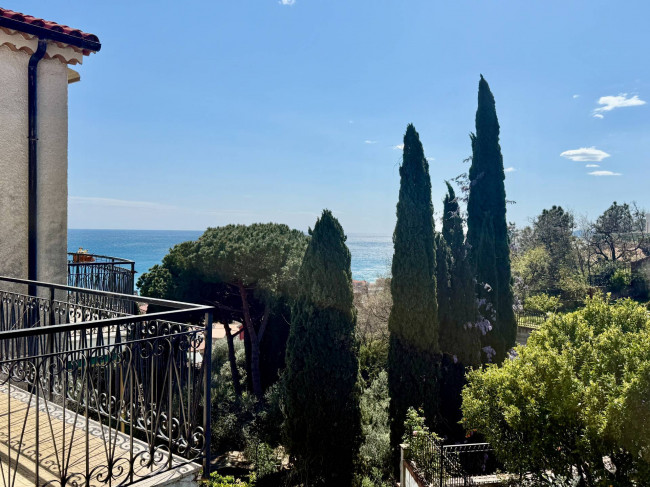 Villa zu verkaufen in Pietra Ligure