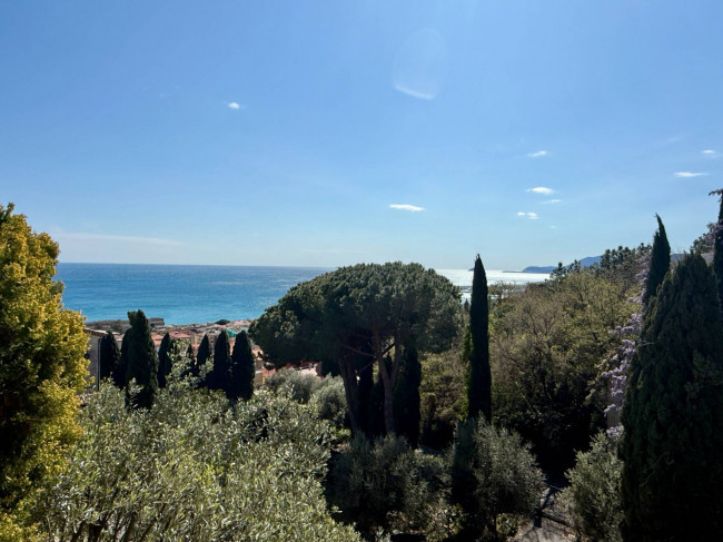 Villa zu verkaufen in Pietra Ligure