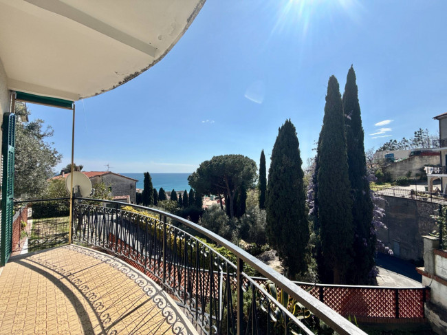 Villa zu verkaufen in Pietra Ligure