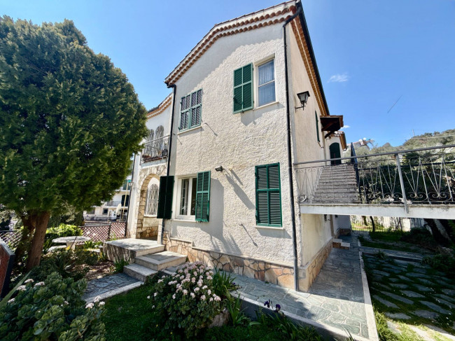 Villa zu verkaufen in Pietra Ligure