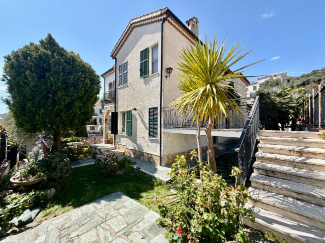 Villa zu verkaufen in Pietra Ligure