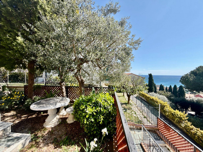 Villa zu verkaufen in Pietra Ligure