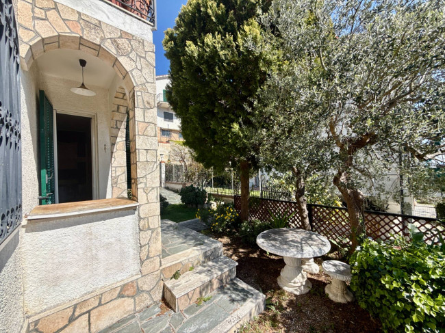 Villa zu verkaufen in Pietra Ligure