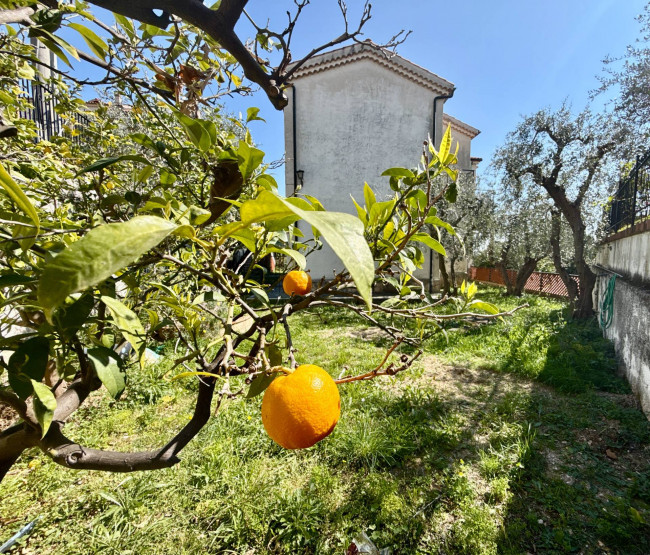 Villa zu verkaufen in Pietra Ligure