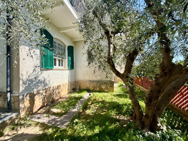 Villa zu verkaufen in Pietra Ligure