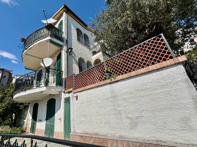 Villa zu verkaufen in Pietra Ligure