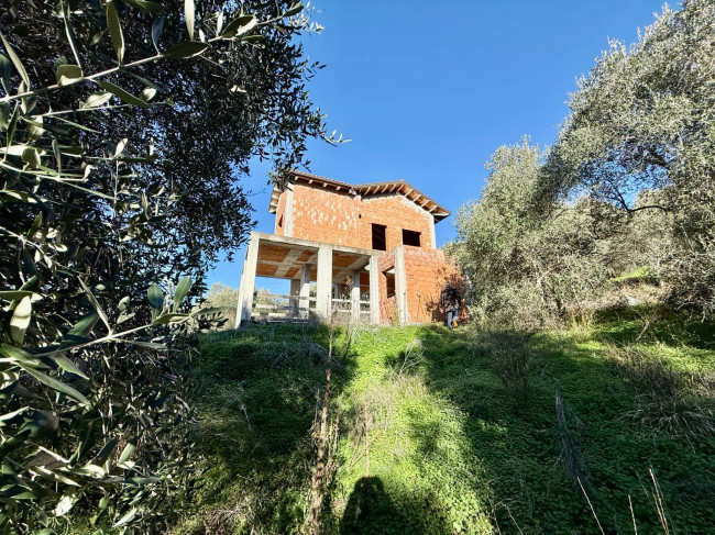 Villa zu verkaufen in Diano San Pietro
