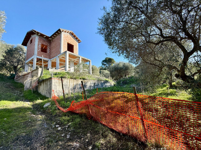 Villa zu verkaufen in Diano San Pietro