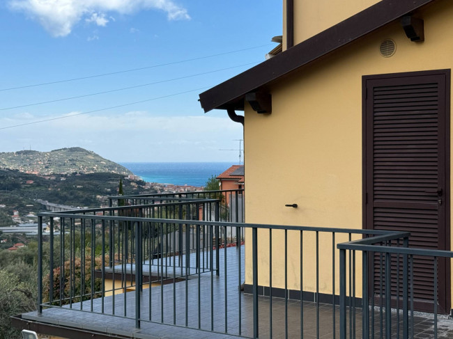 Terraced house for sale in Imperia