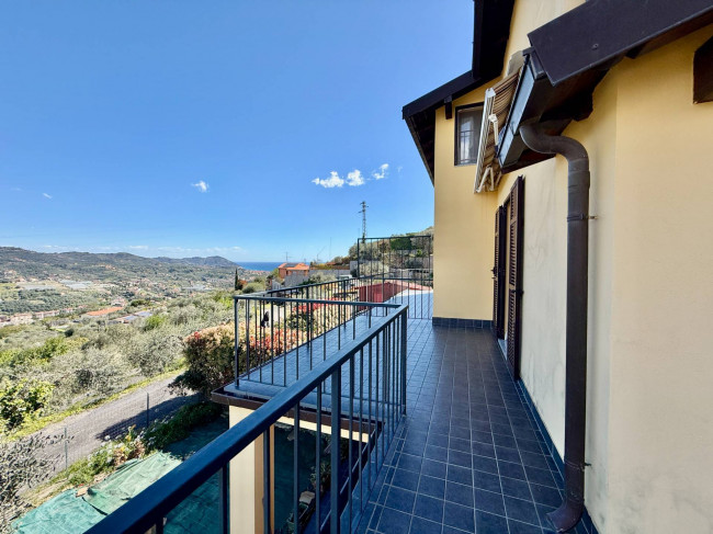 Terraced house for sale in Imperia