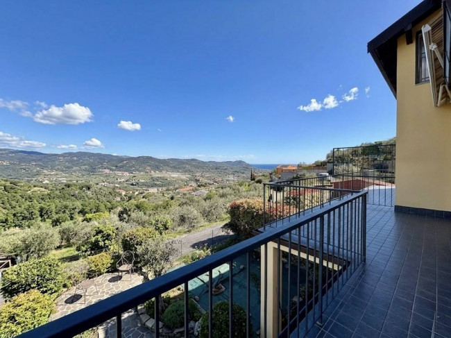 Terraced house for sale in Imperia