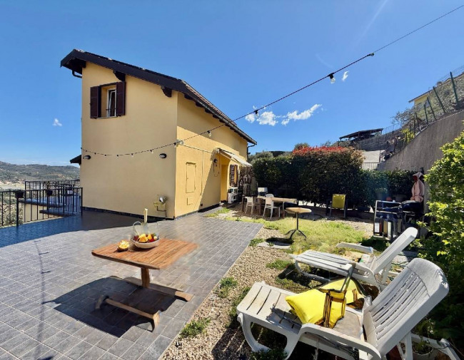 Terraced house for sale in Imperia