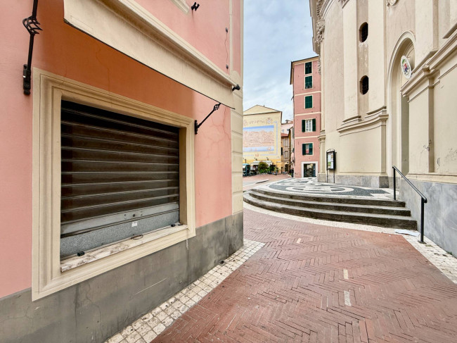 Negozio in affitto a Imperia