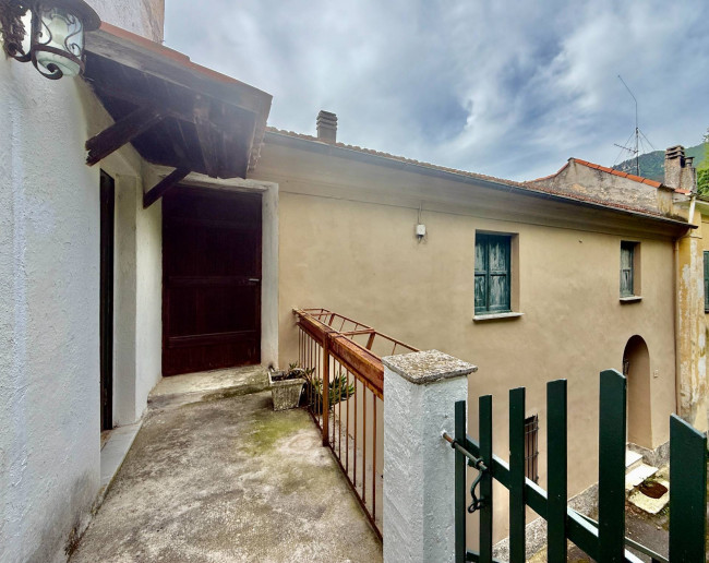 Casa Semindipendente in vendita a Loano