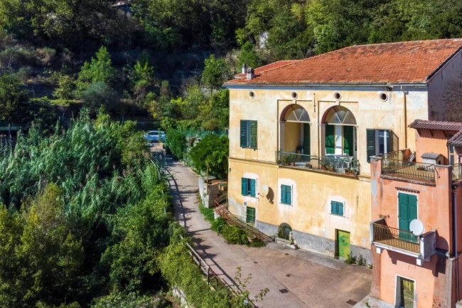 Casa Semindipendente in vendita a Loano