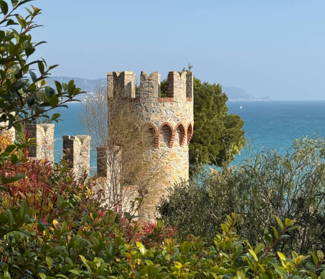 Bilocale con giardino in vendita a Borghetto Santo Spirito