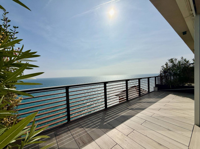 Penthouse for sale in Borghetto Santo Spirito