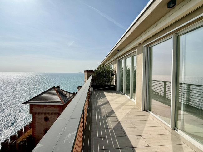 Penthouse for sale in Borghetto Santo Spirito
