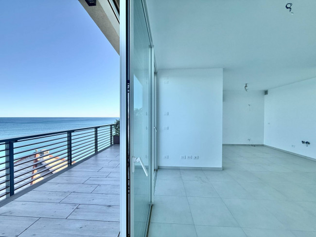 Penthouse for sale in Borghetto Santo Spirito