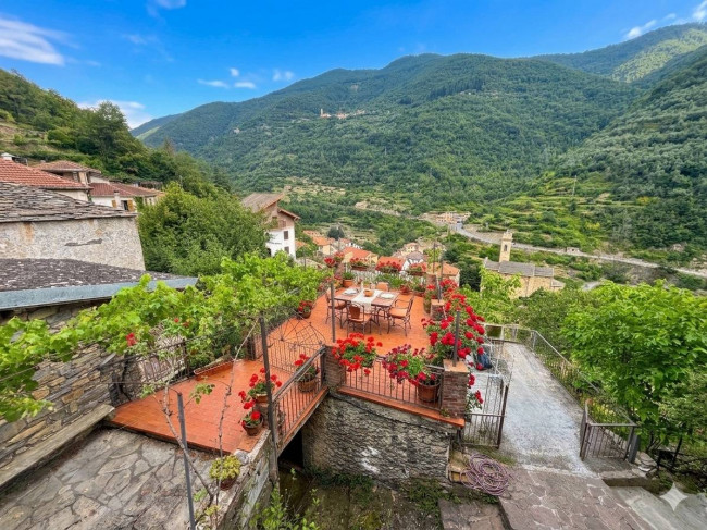 Casa Semindipendente in vendita a Rezzo