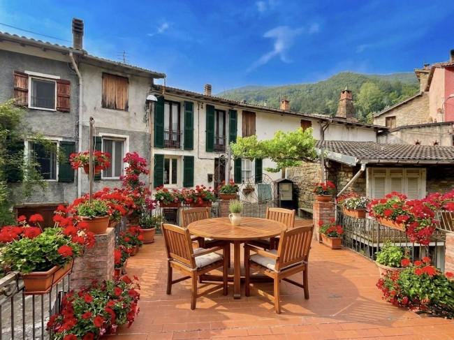 Casa Semindipendente in vendita a Rezzo