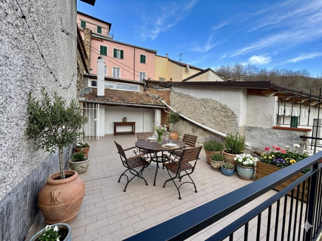 Casa Semindipendente in vendita a Aquila d'Arroscia