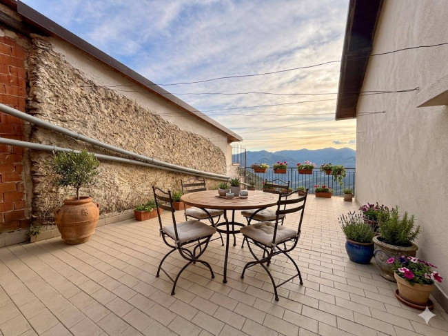Casa Semindipendente in vendita a Aquila d'Arroscia