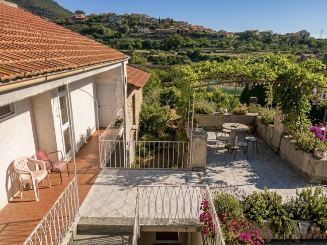 Casale in vendita a Toirano