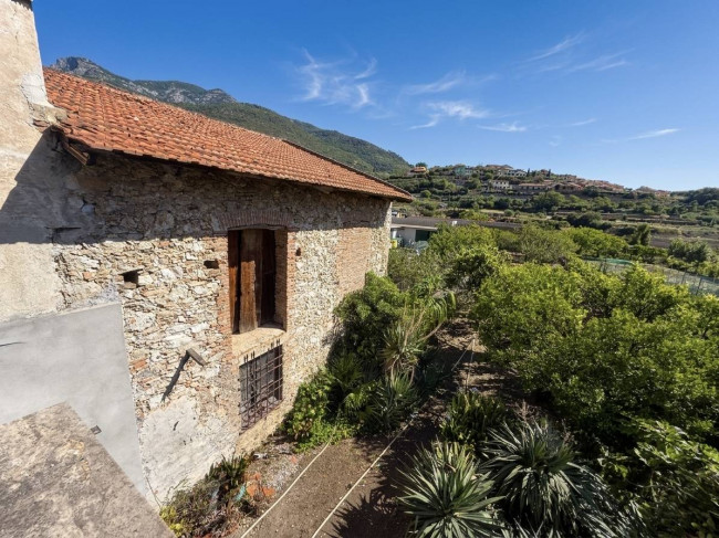 Casale in vendita a Toirano