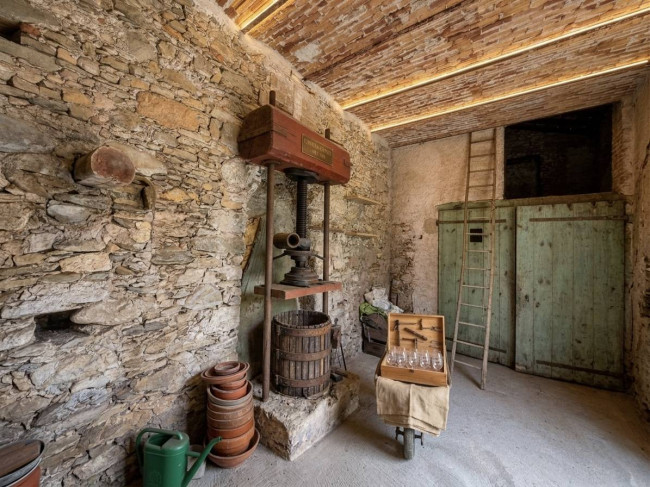 Casale in vendita a Toirano