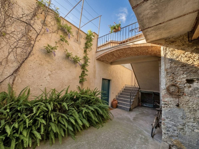 Casale in vendita a Toirano
