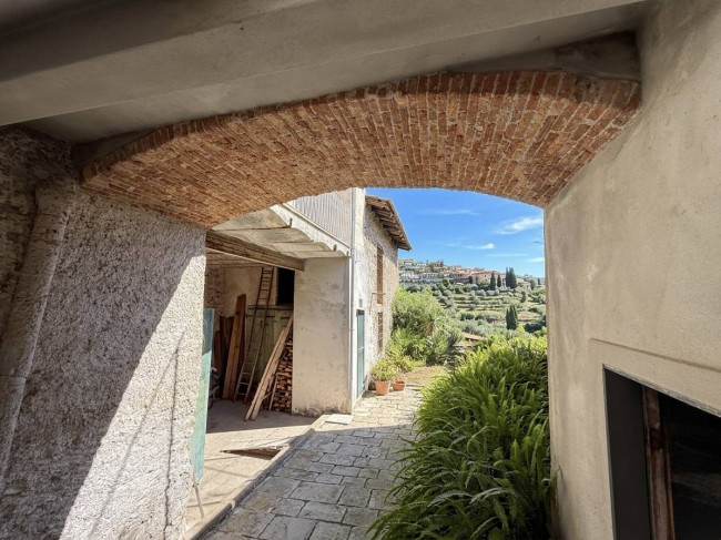 Casale in vendita a Toirano