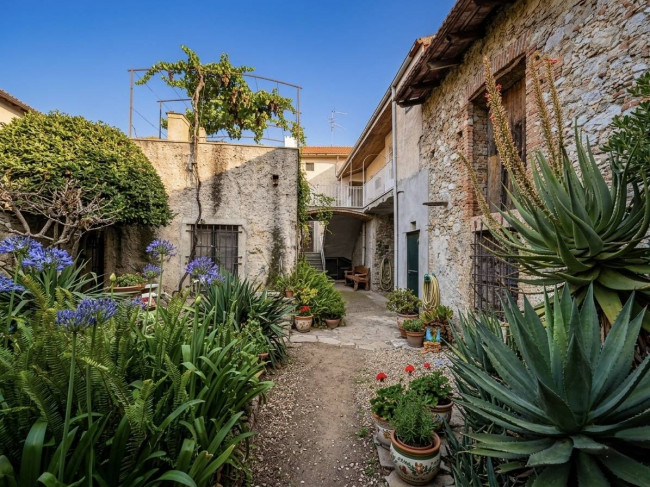 Casale in vendita a Toirano
