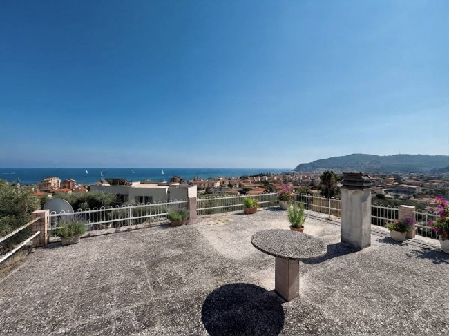 Villa zu verkaufen in Diano Marina