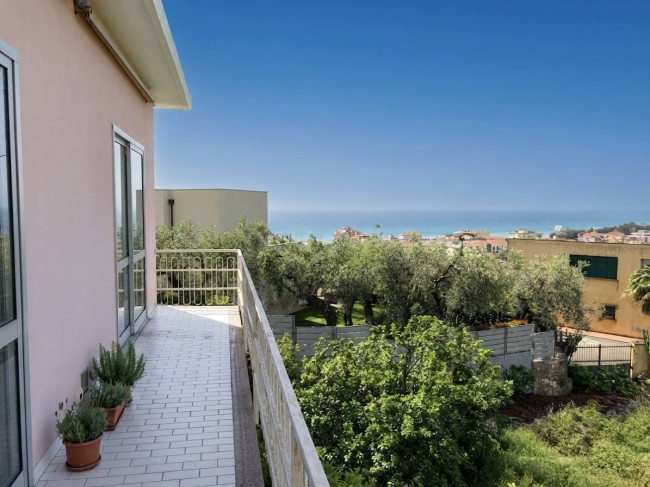 Villa zu verkaufen in Diano Marina