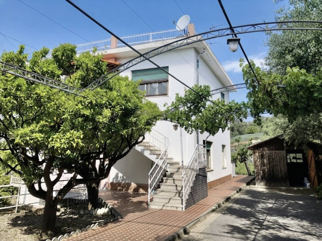 Villa zu verkaufen in Diano Marina