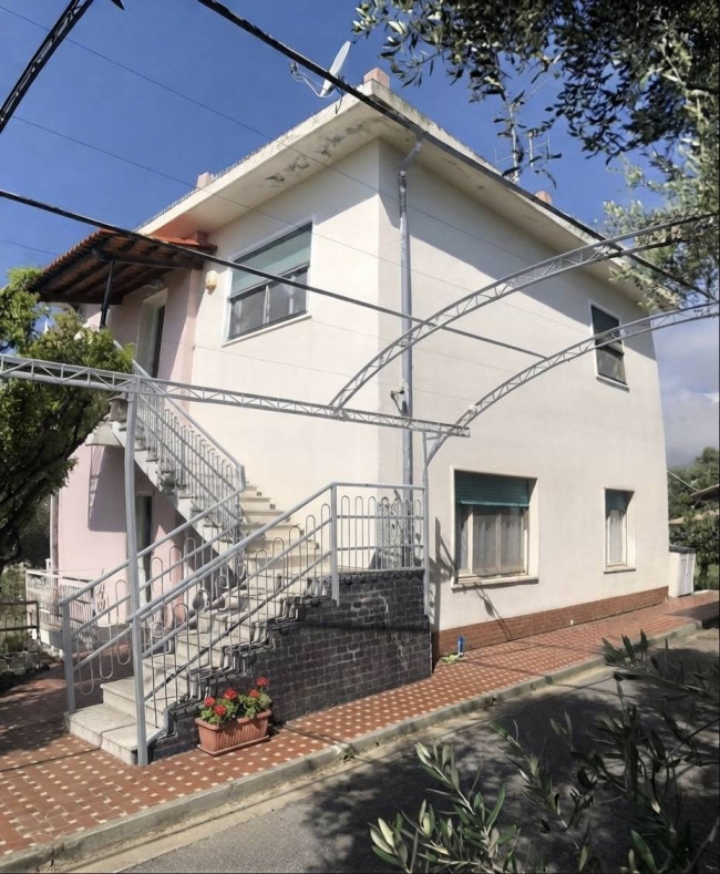 Villa zu verkaufen in Diano Marina