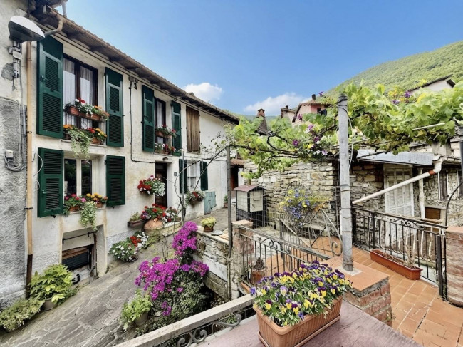 Casa Semindipendente in vendita a Rezzo