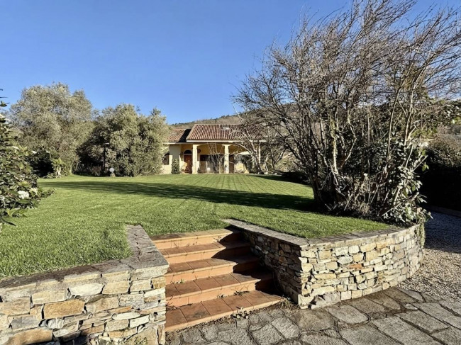 Villa in vendita a Garlenda
