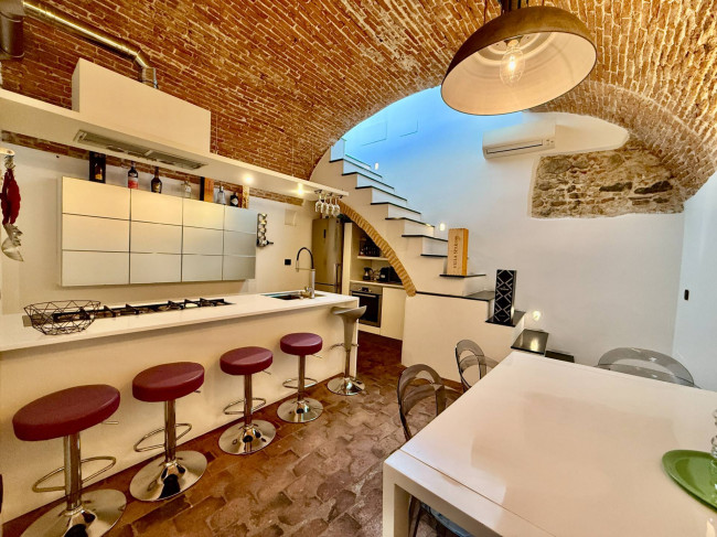 Casa Semindipendente in vendita a Toirano