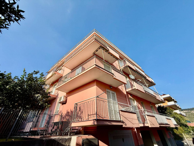 Bilocale Vista Mare in vendita a Pietra Ligure